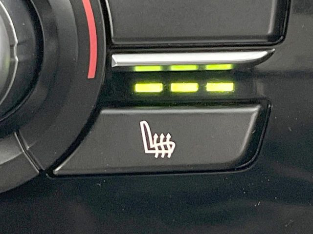 ●フロントシートヒーティング:運転席・助手席共に三段階で調節が可能なシートヒーターを装備しております。季節を問わず快適にご使用いただけます。
