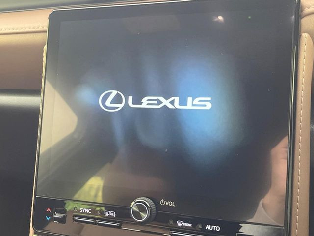 �y9.8�C���` �f�B�X�v���C�I�[�f�B�I�z���ʂ̃f�B�X�v���C��AppleCarPlay��AndroidAuto�����p�\�B�傫�ȉ�ʂŃX�}�z�i�r�A�v���������p���������܂���