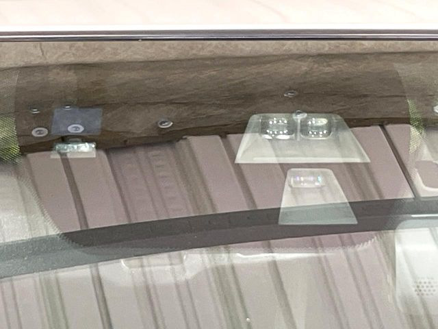 【スマートシティブレーキサポート】低速走行中に前方の車両等を認識し、衝突しそうな時は警報とブレーキで衝突回避と被害軽減をアシスト。より安全にドライブをお楽しみいただけます。