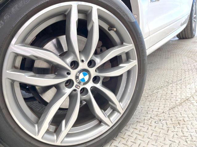 ●純正19インチアルミホイール:輸入車ならではの卓越した走りを支えるホイールと足回りです!日本車の走りに慣れている方にもぜひ体感して頂きたいほど、高いレベルでまとまっています!