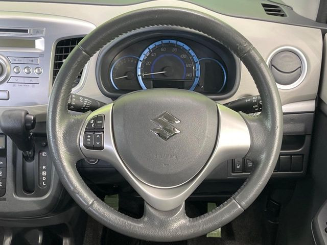 �y�����v�����X�e�A�����O�z�㎿�Ȋv���g�p���邱�ƂŁA��ɂ����������݂ƂĂ��^�]���₷���n���h���ł���