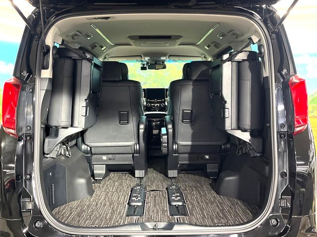 ���i�̂���������ʋ΁A���}���ɏ\���ȉ׎��X�y�[�X���m�ۂ��Ă���܂��B�Z�J���h�V�[�g��|���ƁA�傫�ȉו��̐ύڂ��\�ł���