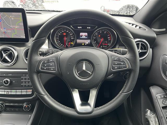 GLAクラスGLA220 4マチック 4WD