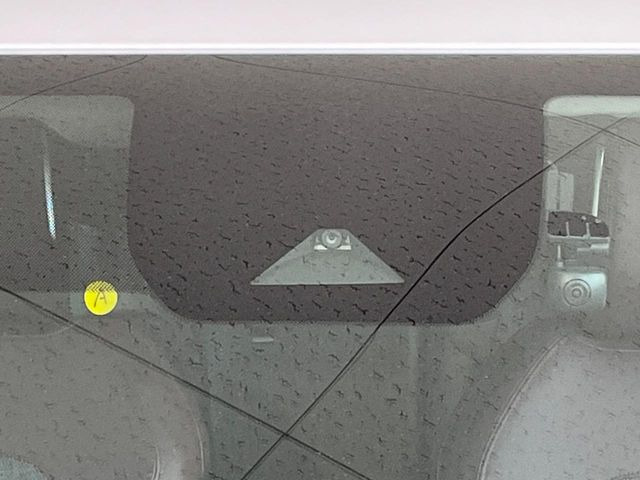 �y�C���e���W�F���g�G�}�[�W�F���V�[�u���[�L�z�t�����g�J�����őO���̎ԗ�����s�҂����m�B�Փ˂������Ȏ��͏Փ˔�Q�y���u���[�L���쓮�A�Փˉ�����T�|�[�g�B�����S�Ƀh���C�u�����y���݂��������܂��B