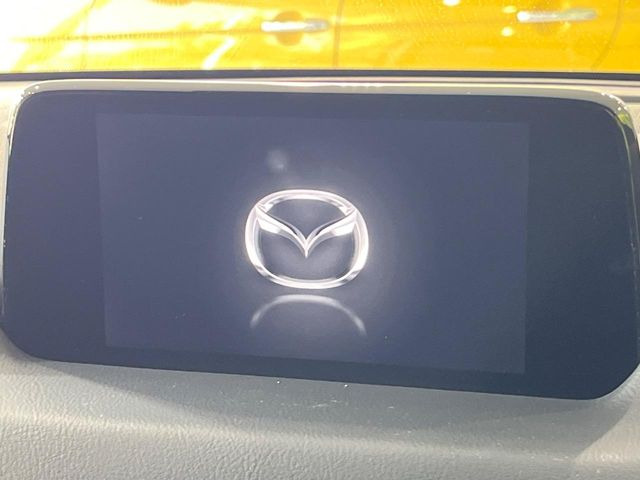 【マツダコネクトナビ】車内の雰囲気にマッチした一体型タイプのナビ。各種車輌設定やBluetooth再生等、様々な機能が楽しめます。直感的なダイヤル操作が可能で、使い勝手も良好です。