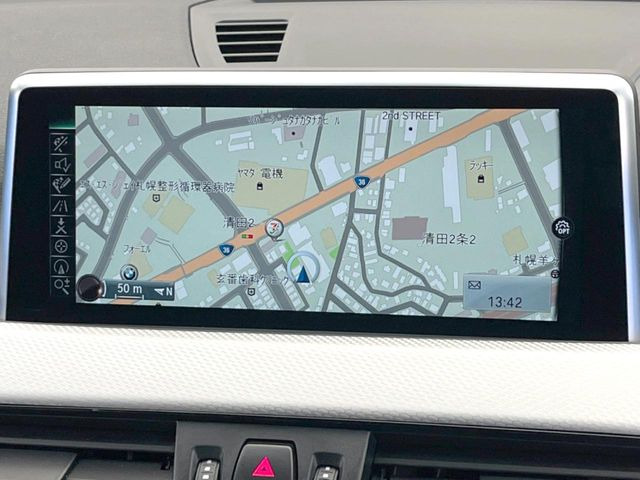 �������i�r:��̊��̂���i�r�́A����������ԓ������o���Ă���܂��BBluetooth�Đ��ȂǃI�[�f�B�I�@�\���[�����Ă���܂��̂ŁA�^�]�����y���߂܂���