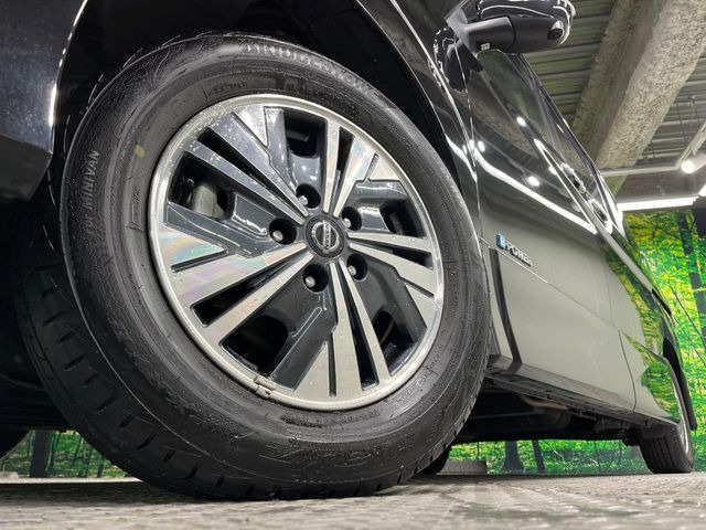 【純正15インチアルミホイール】外観にマッチした純正アルミホイールを装着しております。各種社外アルミホイールや、スタッドレスタイヤも取扱いしております。是非ご相談ください♪