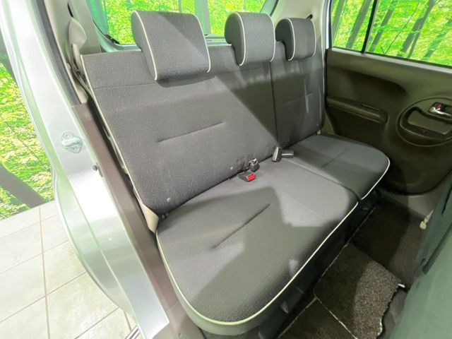 後部座席も気になるようなキズ・汚れやへたり等、大きなダメージはなく、良好な状態です。