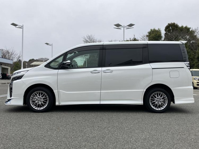 ヴォクシー1.8 ハイブリッド ZS 煌III