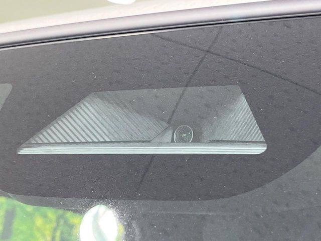 �y�z���_�Z���V���O�z���s���ɑO���̎ԗ�����F�����A�Փ˂������Ȏ��͌x��ƃu���[�L�ŏՓˉ���Ɣ�Q�y�����A�V�X�g�B�����S�Ƀh���C�u�����y���݂��������܂��B