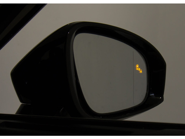 BSM(ブラインドスポットモニタ)!隣の車線を走る車両をレーダーで検知し、ドアミラーでは確認しにくい後側方エリアに存在する車両に加えて、急接近してくる車両も検知します。