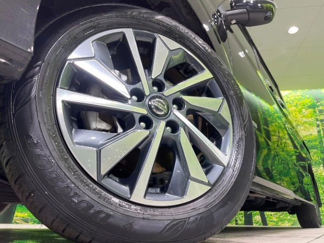 【純正16インチアルミホイール】外観にマッチした純正アルミホイールを装着しております。各種社外アルミホイールや、スタッドレスタイヤも取扱いしております。是非ご相談ください♪