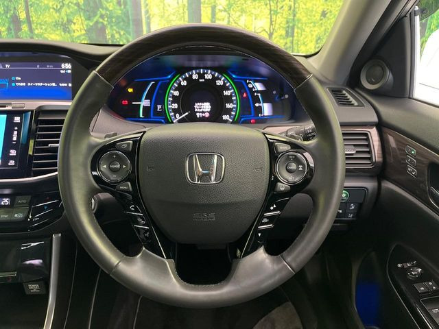 ステアリングも使用感が少なく、きれいな状態となっております♪