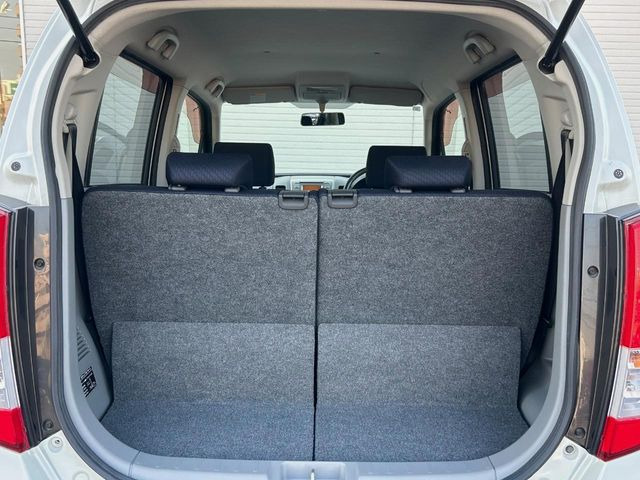 ���i�̂���������ʋ΁A���}���ɏ\���ȉ׎��X�y�[�X���m�ۂ��Ă���܂��B�Z�J���h�V�[�g��|���ƁA�傫�ȉו��̐ύڂ��\�ł���