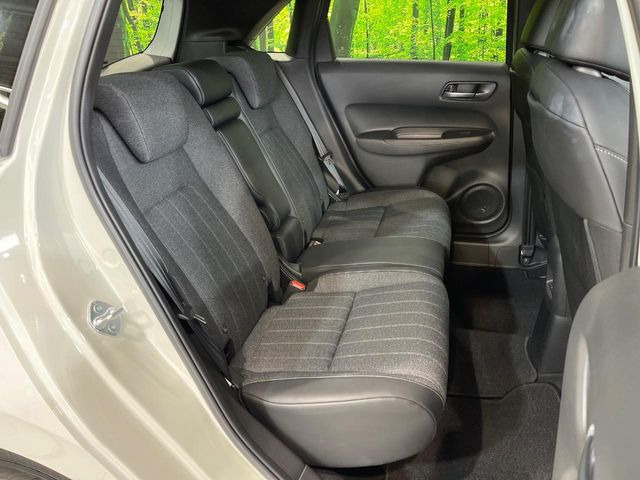 �R���p�N�g�J�[�ł����A�Z�J���h�V�[�g�͏\���ȍL����������K�ɂ���肢�������܂���V�[�g��|���đ傫�ȉו���ς񂾂�ƁA�p�r�̕����L��1��ł��B