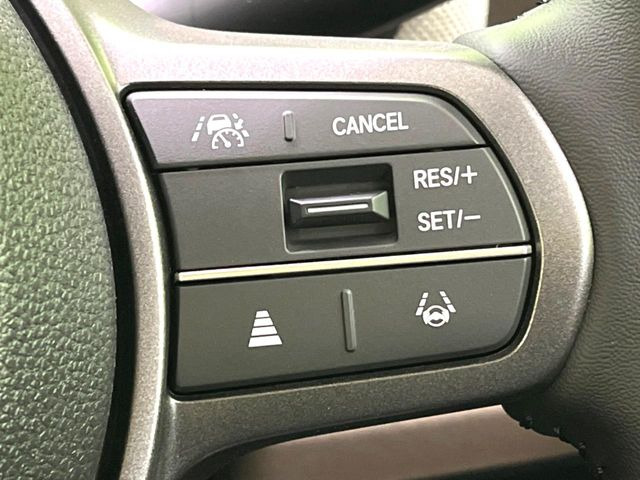 【アダプティブクルーズコントロール】高速道路での長距離走行が楽に!!自動で速度を保つクルーズコントロールが、衝突軽減システムと連携し、前方の車両を感知して車間を保つように速度調節してくれます!!