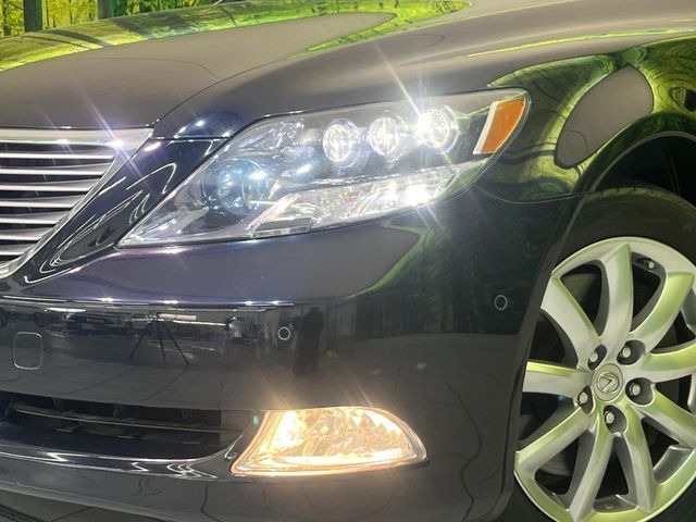 �yLED�w�b�h���C�g�z���V����ԑ��s�����ǍD�Ȏ��E���m�ۂ����S���ĉ^�]�ł��鍂�P�xLED�w�b�h���C�g�𑕔�!�_�����x�������A����d�͂��}�����Ă��܂��B