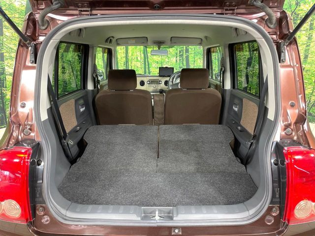 ���i�̂���������ʋ΁A���}���ɏ\���ȉ׎��X�y�[�X���m�ۂ��Ă���܂��B�Z�J���h�V�[�g��|���ƁA�傫�ȉו��̐ύڂ��\�ł���