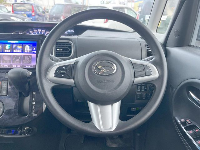 ステアリングも使用感が少なく、きれいな状態となっております♪