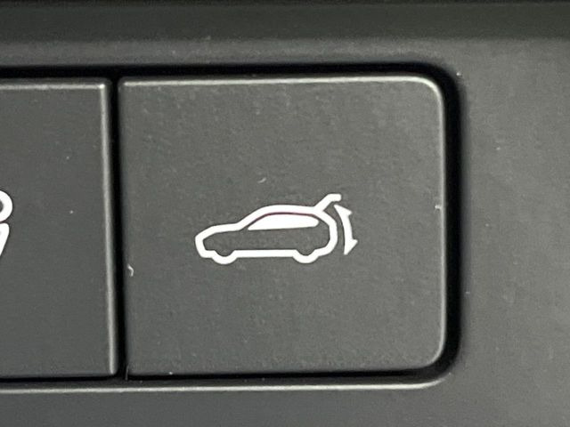 【パワーバックドア】スマートキーや運転席のボタンを押すだけでリアゲートが自動で開閉します!荷物を持っている時や、高い位置にあるバックドアを閉める際に便利な機能です♪