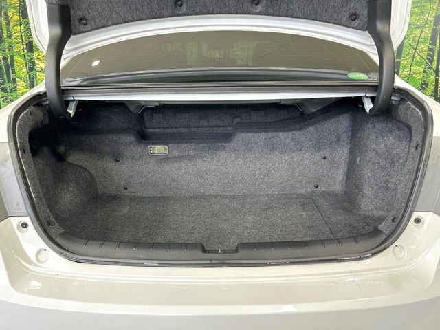 ラゲッジルームは、大容量のスペースを確保。普段のお買い物からレジャーまで、幅広く活躍してくれます!また、リアシートを倒すことでバリエーション豊かにお使いいただけます。