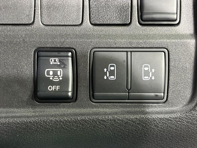 【両側パワースライドドア】スマートキーや運転席のスイッチで後席両側スライドドアの開閉が可能♪電動だから力を入れてドアを開ける必要が無く、小さなお子様でも簡単に開け閉めでき快適です♪