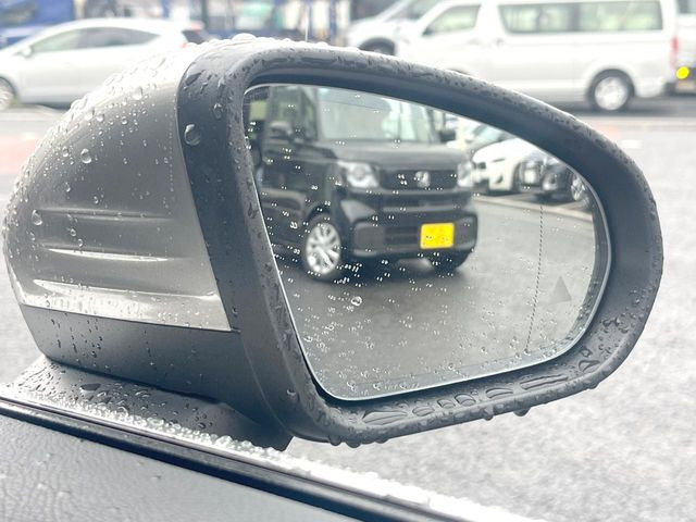 ���u���C���h�A�V�X�g�Z���T�[:���p����̎Ԃ����m���A�h���C�o�[���Ԑ��ύX���s���ۂɁA�x�����Ƌ��ɒ��ӂ𑣂��Ă������S�x���@�\�ł�!