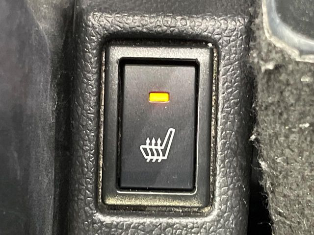 【シートヒーター】寒い日に重宝するシートヒーター!エアコンより早く温まってくれるので寒がりの人も安心ですね♪エアコンの温風は乾燥するから苦手、という方にもをおすすめです。