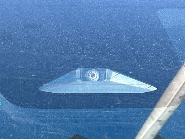 �y�g���^�Z�[�t�e�B�Z���X�z���s���ɑO���̎ԗ�����F�����A�Փ˂������Ȏ��͌x��ƃu���[�L�ŏՓˉ���Ɣ�Q�y�����A�V�X�g�B�����S�Ƀh���C�u�����y���݂��������܂��B