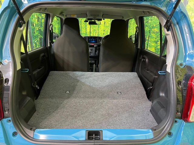 ���i�̂���������ʋ΁A���}���ɏ\���ȉ׎��X�y�[�X���m�ۂ��Ă���܂��B�Z�J���h�V�[�g��|���ƁA�傫�ȉו��̐ύڂ��\�ł���