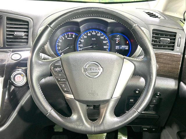 �y�����v�����X�e�A�����O�z�㎿�Ȋv���g�p���邱�ƂŁA��ɂ����������݂ƂĂ��^�]���₷���n���h���ł���