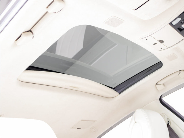 お探しの方必見の人気オプションサンルーフ!