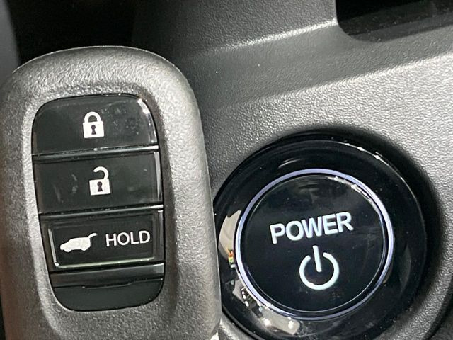 �yHonda�X�}�[�g�L�[�z�J�o����|�P�b�g�ɓ��ꂽ�܂܂ł��h�A�̎{���E�������\�ȃX�}�[�g�L�[�𑕔��B�G���W���̃I���E�I�t�����J�M�����o���K�v����������Ƃ��Ă��֗��ł���