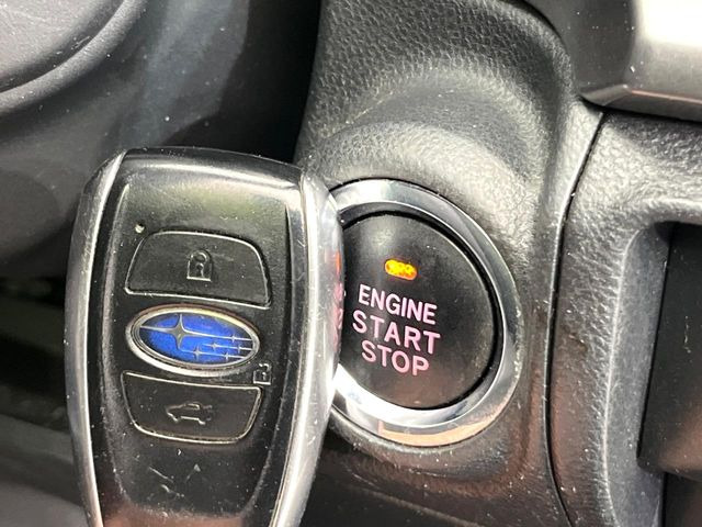 【アクセスキー&プッシュスタート】カバンやポケットに入れたままでもドアの施錠・解錠が可能なスマートキーを装備。エンジンのオン・オフ時もカギを取り出す必要が無く、ボタンをプッシュするだけでOK♪