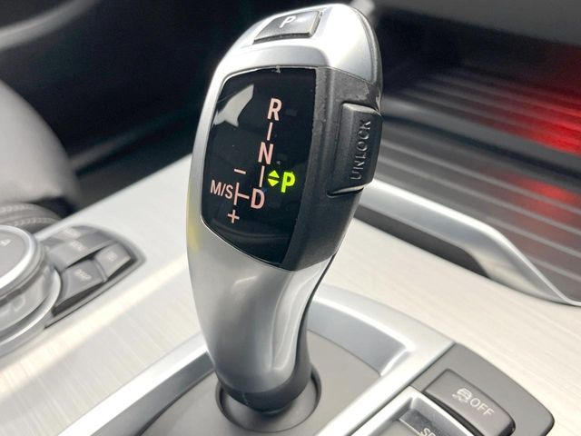 ●MTモード付きAT:通常は自動でおこなわれる変速(ギアチェンジ)をドライバーの操作によって意図的に変えられるシステムです。より一層普段のドライブをお楽しみいただけます!