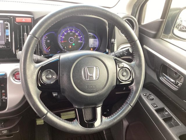 �y�����v�����X�e�A�����O�z�㎿�Ȋv���g�p���邱�ƂŁA��ɂ����������݂ƂĂ��^�]���₷���n���h���ł���