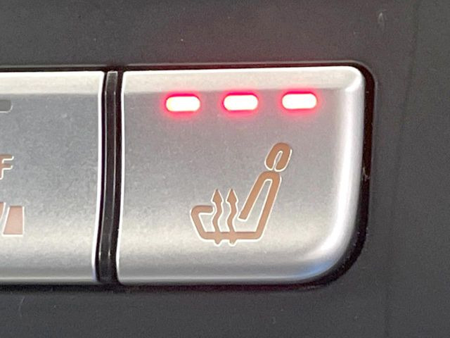 ���S�ȃV�[�g�q�[�^�[:���������ӂ�郌�U�[�V�[�g�ɁA�O�ȁE��ȂɃV�[�g�q�[�^�[�𓋍ڂ��Ă���܂��B