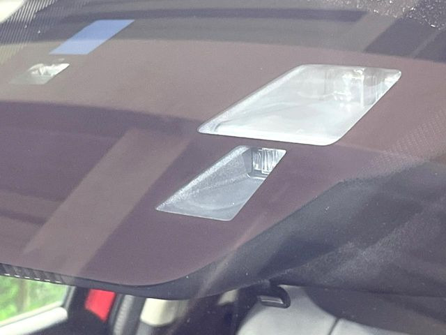 �yi-ACTIVESENSE�z���s���ɑO���̎ԗ�����F�����A�Փ˂������Ȏ��͌x��ƃu���[�L�ŏՓˉ���Ɣ�Q�y�����A�V�X�g�B�����S�Ƀh���C�u�����y���݂��������܂��B