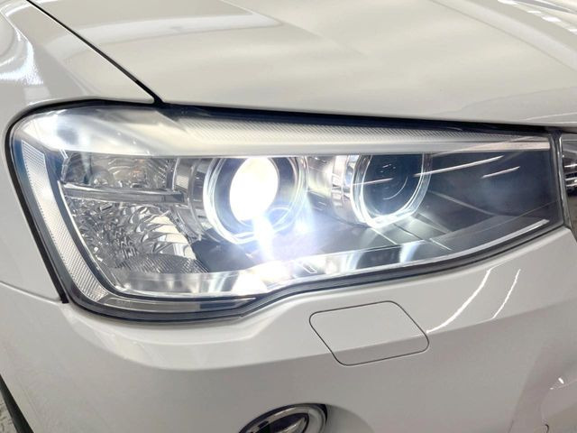 ●HIDヘッドライト:明るく前方を照らしてくれるので、悪天候や夜間の走行時も視界良好で安心してお乗りいただけます。