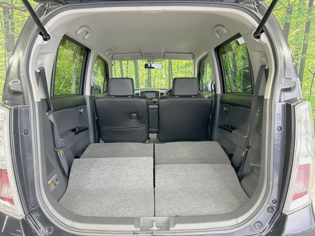 ���i�̂���������ʋ΁A���}���ɏ\���ȉ׎��X�y�[�X���m�ۂ��Ă���܂��B�Z�J���h�V�[�g��|���ƁA�傫�ȉו��̐ύڂ��\�ł���