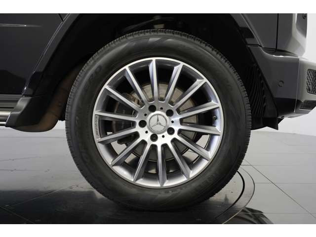 ����20�C���`AMG�}���`�z�C�[����SUV�炵�����������ȑ����ƂȂ��Ă���܂��B