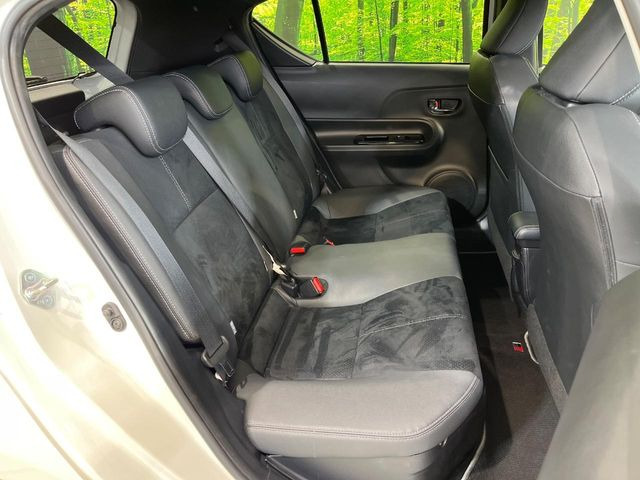 コンパクトカーですが、セカンドシートは十分な広さがあり快適にお乗りいただけます♪シートを倒して大きな荷物を積んだりと、用途の幅が広い1台です。