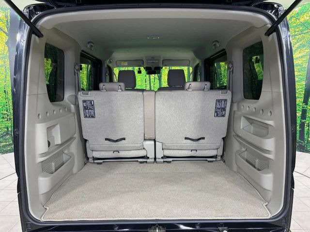 ���i�̂���������ʋ΁A���}���ɏ\���ȉ׎��X�y�[�X���m�ۂ��Ă���܂��B�Z�J���h�V�[�g��|���ƁA�傫�ȉו��̐ύڂ��\�ł���