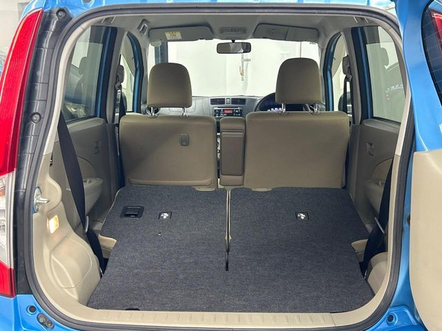 ���i�̂���������ʋ΁A���}���ɏ\���ȉ׎��X�y�[�X���m�ۂ��Ă���܂��B�Z�J���h�V�[�g��|���ƁA�傫�ȉו��̐ύڂ��\�ł���