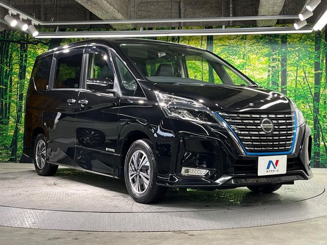 高透明度のガラス皮膜で撥水はもちろん、上質なツヤ・光沢を実現。紫外線や酸性雨から大切な愛車を保護し、色あせ・劣化を防止。「弾スプラッシュコート」、「弾プリミッサコート」からお選びいただけます。