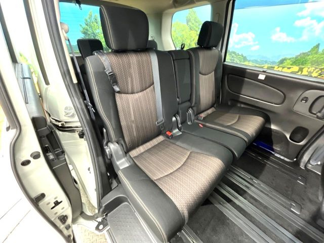 �Z�J���h�V�[�g�͒������������ƂȂ��Ă���A�X���C�h����ΒʘH�X�y�[�X���o��!�O��̈ړ����Ƃ��Ă��ȒP�ł���������A8����Ԏ������K�ȍ���S�n�̃V�[�g�ƂȂ��Ă��܂���