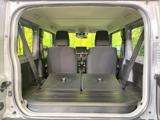 ���i�̂���������ʋ΁A���}���ɏ\���ȉ׎��X�y�[�X���m�ۂ��Ă���܂��B�Z�J���h�V�[�g��|���ƁA�傫�ȉו��̐ύڂ��\�ł���