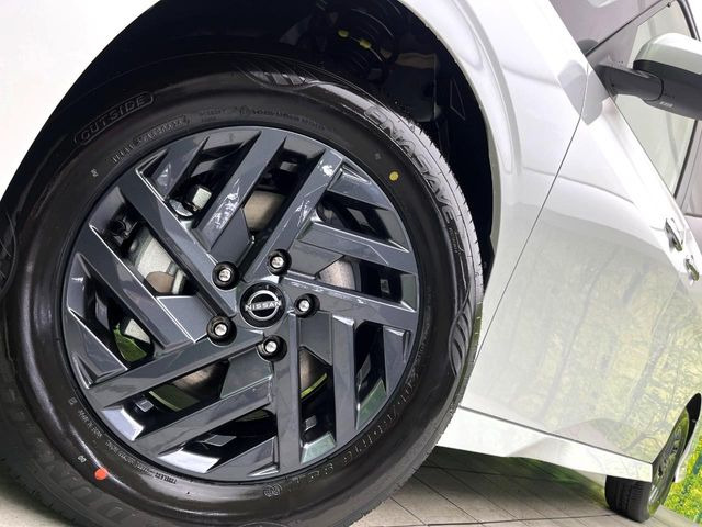 �y����16�C���`�A���~�z�C�[���z�O�ςɃ}�b�`���������A���~�z�C�[���𑕒����Ă���܂��B�e��ЊO�A���~�z�C�[����A�X�^�b�h���X�^�C�����戵�����Ă���܂��B���񂲑��k����������