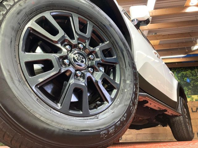 �y����18�C���`�A���~�z�C�[���z�O�ςɃ}�b�`���������A���~�z�C�[���𑕒����Ă���܂��B�e��ЊO�A���~�z�C�[����A�X�^�b�h���X�^�C�����戵�����Ă���܂��B���񂲑��k����������