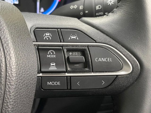 【レーダークルーズコントロール】高速道路での長距離走行が楽に!!自動で速度を保つクルーズコントロールが、衝突軽減システムと連携し、前方の車両を感知して車間を保つように速度調節してくれます!!